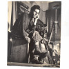 <p>Milton Da Costa Fotografia original para a Doa&ccedil;&atilde;o dos Artistas Brasileiros em 1944 visando uma exposi&ccedil;&atilde;o de financiamento &agrave; RAF: O objetivo era expor as obras na Royal Academy of Arts e vender as pe&ccedil;as, doando todo o valor arrecadado para o fundo de benevol&ecirc;ncia da RAF durante a Segunda Guerra. Mundial. Retratando Nilton Da Costa Med 30 x 24cm. Relizada por: CARLOS - ESPECIALISADO EM FOTOGRAFIAS TECHINICAS - Ed. REX - 713 Tel: 42-8641 - R. Alvaro Alvim, 33/57 - Rio Sucesso da Exposi&ccedil;&atilde;o: A exposi&ccedil;&atilde;o passou por sete cidades brit&acirc;nicas (incluindo Londres, Manchester e Edimburgo) e vendeu 80 obras, ajudando financeiramente a aeron&aacute;utica inglesa. O Ato de Solidariedade: Em 1944, os artistas modernistas brasileiros enviaram, de navio, 168 pinturas e desenhos para Londres como presente e gesto de apoio &agrave; Inglaterra. A exposi&ccedil;&atilde;o brasileira de 1944 foi considerada uma arma diplom&aacute;tica cultural de grande impacto em plena guerra. A doa&ccedil;&atilde;o e o envolvimento de artistas durante a Segunda Guerra Mundial n&atilde;o se limitaram apenas a recursos financeiros, mas abrangeram uma intensa mobiliza&ccedil;&atilde;o cultural, art&iacute;stica e humanit&aacute;ria. O contexto foi marcado como resist&ecirc;ncia &agrave; propaganda nazista, apoio aos Aliados</p>