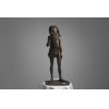 <p>SERGIO CAMPOS (D'apr&egrave;s PORTINARI autorizado pelo Projeto Portinari) MENINA EM PE MED: 42 X 27 X100 T&eacute;cnica: Escultura Proced&ecirc;ncia Galeria Dom Quixote - Rio de Janeiro S&eacute;rgio Campos foi um dos importantes escultores de Minas Gerais. Nos anos 1990, recebeu autoriza&ccedil;&atilde;o oficial do Projeto Portinari, dirigido por Jo&atilde;o Candido Portinari, filho do pintor, para traduzir para escultura temas do pai. &ldquo;Menina&rdquo; &eacute; sua obra mais famosa. Campos manteve a postura, as tran&ccedil;as, o gesto de enxugar o rosto, mas deu volume, textura e peso. A base irregular lembra o ch&atilde;o de terra seca. &Eacute; Portinari em 3D, com a for&ccedil;a t&aacute;til da escultura.</p>