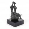 <p>Sônia EblingBeijo alado escultura em bronze patinado. (Acompanha certificado) - 18 cm alt.</p>