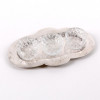 <p>Saleiro em prata com três cubas removíveis em cristal. Dimensões: 3 cm alt; 16 x 10 cm.</p>