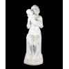 <p>Belíssima Escultura em mármore branco, representando mulher com criança no colo sentada sobre uma base. 64 cm alt. Europa Sec XIX/XX</p>