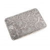 <p>Cigarreira em prata de lei não contrastada, com rico tralho floral - 12 x 8 cm.</p>
