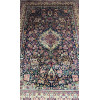 <p>Tapete oriental manufatura manual. 270 x 181 cm.</p>