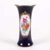 <p>Meissen - Vaso em porcelana azul cobalto com trabalho floral na parte central. 24 cm alt. 12 cm diâm. Alemanha Sec XIX</p>