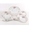 <p>Jogo de jantar em porcelana Polonesa esmaltada com decoração floral, contendo 86 peças sendo - 24 pratos fundos, 24 pratos rasos, 6 travessas ovais maior 38 x 27 menor 29 x 20 cm - 4 bowls redondos - 2 bowls quadrados - 2 molheiras - 2 sopeiras e 24 pratos de sobremesa.</p>
