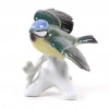 <p>Escultura de porcelana - “Chapim-azul” - medindo - 10 cm alt x 9 cm larg.</p>