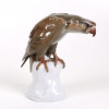 <p>Goebel, escultura em porcelana esmaltada representando “Águia-gavião” em pose de caça. 25cm alt x 28cm larg.</p>
