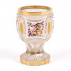 <p>GOBLET- Belíssimo copo de cristal overlay com decoração a esmalte floral, fundo branco e dourado - BOHEMIA Séc XIX. 13 cm alt, 8 cm diâm.</p>