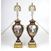 <p>Par de ânforas em porcelana esmaltada, adaptadas para abajur, na tonalidade dourada, com rico trabalho em esmalte. Reserva central representando mulheres nuas com putti. 77 cm de alt. França, séc. XIX. (Restauradas)</p> <p>Par de ânforas em porcelana esmaltada, adaptadas para abajur, na tonalidade dourada, com rico trabalho em esmalte. Reserva central representando mulheres nuas com putti. 77 cm de alt. França, séc. XIX. (Restauradas)</p>