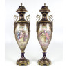 <p>Imponente par de ânforas em porcelana esmaltada em azul-cobalto e dourado, decoradas com cena de casal e guarnecidas por bronze, peças assinadas. França, séc. XIX. 82 cm de alt. (Peças com restauro)</p> <p>Imponente par de ânforas em porcelana esmaltada em azul-cobalto e dourado, decoradas com cena de casal e guarnecidas por bronze, peças assinadas. França, séc. XIX. 82 cm de alt. (Peças com restauro)</p>