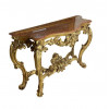 <p>Elegante aparador em madeira lavrada e dourada, com tampo de mármore Rosso Verona. Veneza, séc. XIX. 98 cm de alt.; 137 x 50 cm.</p> <p>Elegante aparador em madeira lavrada e dourada, com tampo de mármore Rosso Verona. Veneza, séc. XIX. 98 cm de alt.; 137 x 50 cm.</p>