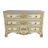 <p>Cômoda em madeira, com rica ornamentação em relevo no estilo rococó, acabamento patinado e detalhes em dourado, com pés recortados em bronze dourado e tampo de mármore. 82 cm de alt.; 117 x 50 cm.</p> <p>Cômoda em madeira, com rica ornamentação em relevo no estilo rococó, acabamento patinado e detalhes em dourado, com pés recortados em bronze dourado e tampo de mármore. 82 cm de alt.; 117 x 50 cm.</p>