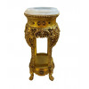 <p>Mesa lateral redonda, entalhada e dourada, no estilo oriental, com tampo de mármore na cor branca. 86 cm de alt.; 40 cm de diâm.</p> <p>Mesa lateral redonda, entalhada e dourada, no estilo oriental, com tampo de mármore na cor branca. 86 cm de alt.; 40 cm de diâm.</p>