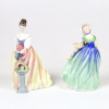 <p>ROYAL DOULTON - Lote com duas esculturas em porcelana esmaltada, representando figuras femininas. Inglaterra, início do séc. XX. 20 cm de alt.</p> <p>ROYAL DOULTON - Lote com duas esculturas em porcelana esmaltada, representando figuras femininas. Inglaterra, início do séc. XX. 20 cm de alt.</p>