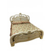 <p>Cama em madeira e resina, patinada e dourada, no estilo clássico, decorada com motivos florais. 136 x 184 x 210 cm.</p> <p>Cama em madeira e resina, patinada e dourada, no estilo clássico, decorada com motivos florais. 136 x 184 x 210 cm.</p>
