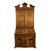 <p>Importante móvel Tromeau em madeira ricamente marchetada representando cenas arquitetônicas e do cotidiano, LOMBARDIA - ITALIA Sec. XVIII 248 cm alt, 120 x 60 cm.</p> <p>Importante móvel Tromeau em madeira ricamente marchetada representando cenas arquitetônicas e do cotidiano, LOMBARDIA - ITALIA Sec. XVIII 248 cm alt, 120 x 60 cm.</p>