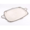 <p>Grande bandeja em prata de lei contraste da cidade Londres, período Vitoriano. Inglaterra Sec XIX - 66 x 41 cm.</p> <p>Grande bandeja em prata de lei contraste da cidade Londres, período Vitoriano. Inglaterra Sec XIX - 66 x 41 cm.</p>