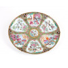 <p>Travessa de porcelana esmaltada, decoração familia verde - China Séc. XIX - 37 x 32 cm.</p> <p>Travessa de porcelana esmaltada, decoração familia verde - China Séc. XIX - 37 x 32 cm.</p>