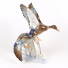 <p>Escultura de porcelana “Patos зelvagenз invasores”, é uma conhecida estatueta de porcelana do Departamento de Arte Hutзchenreuther (renomada marca de porcelana alemã de alta qualidade, fundada em 1814 na Baviera por Carolus Magnus Hutschenreuther. Conhecida por sua tradição e sofisticação, a empresa se tornou uma das mais importantes fabricantes de cerâmica), desenhada por Hans Achtziger (foi membro da Werkbund alemã e um dos modelistas de porcelana mais influentes do século XX. Foi diretor do Departamento de Artes da Hutschenreuther AG de 1661 a 1663). medindo - 37 cm alt x 30 cm larg. (Base com trinca)</p> <p>Escultura de porcelana “Patos зelvagenз invasores”, é uma conhecida estatueta de porcelana do Departamento de Arte Hutзchenreuther (renomada marca de porcelana alemã de alta qualidade, fundada em 1814 na Baviera por Carolus Magnus Hutschenreuther. Conhecida por sua tradição e sofisticação, a empresa se tornou uma das mais importantes fabricantes de cerâmica), desenhada por Hans Achtziger (foi membro da Werkbund alemã e um dos modelistas de porcelana mais influentes do século XX. Foi diretor do Departamento de Artes da Hutschenreuther AG de 1661 a 1663). medindo - 37 cm alt x 30 cm larg. (Base com trinca)</p>