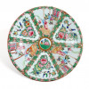 <p>Medalhão de porcelana esmaltada, decoração Familia verde -China Séc. XIX. 37 cm alt diâm.</p> <p>Medalhão de porcelana esmaltada, decoração Familia verde -China Séc. XIX. 37 cm alt diâm.</p>