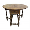 <p>Mesa Gat Leg executada em jacarandá da Bahia maciço, tampo retangular reversível em formato oval, fechada 76 cm alt. Brasil Sec XIX. (Falta lhe uma gaveta) - 87 x 41 cm, aberta 100 x 80 cm.</p>