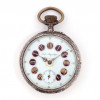 <p>Relógio de bolso em prata de lei trabalhada teor 800, mostrador em fino esmalte, Ancre Remontoir.</p> <p>Relógio de bolso em prata de lei trabalhada teor 800, mostrador em fino esmalte, Ancre Remontoir.</p>