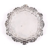 <p>Salva em prata brasileira, epoca D.José I, com borda e pés trabalhos em motivos vegetais. Brasil séc. XVIII - 22 cm diâm.</p>