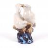 <p>Casal de Passaros em porcelana esmaltada - 18 cm alt. (Com ligeiro bicado)</p> <p>Casal de Passaros em porcelana esmaltada - 18 cm alt. (Com ligeiro bicado)</p>