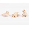 <p>Conjunto com três netsukes em marfim representando cachorros. China Sec XX. maior medindo 4 cm alt.</p>