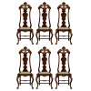 <p>Conjunto de seis cadeiras de jacarandá, estilo D. João V, com assentos removíveis de palhinha trançada; espaldar de tabela recortada; cachaço com plumagem e flores; saia recortada com volutas em relevo; pernas em cabriolet unidas por traves internas; pés frontais em sapata; 127 cm de altura do espaldar. Brasil, séc. XVIII. Uma delas está com palhinha rasgada.</p>