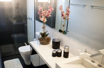 4 dicas para deixar seu banheiro pequeno organizado e limpo