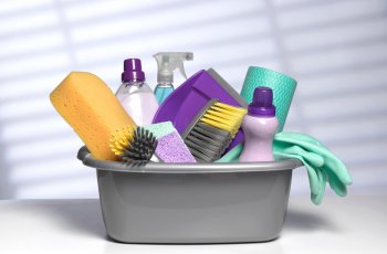 5 produtos de limpeza indispensáveis para a sua casa