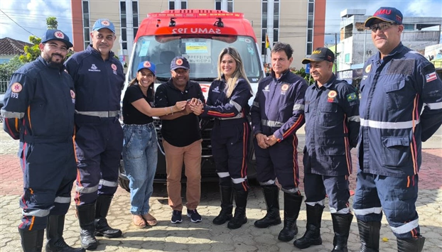 BUERAREMA ENTREGA CHAVES DA NOVA AMBULÂNCIA DO SAMU À EQUIPE LOCAL