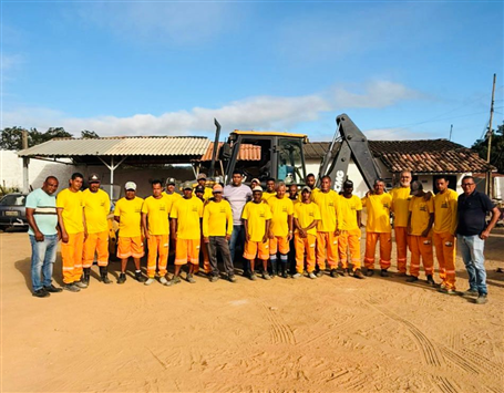 PREFEITURA REALIZA ENTREGA DE NOVO FARDAMENTO AOS SERVIDORES DA INFRAESTRUTURA