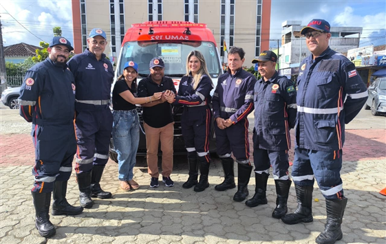 BUERAREMA ENTREGA CHAVES DA NOVA AMBULÂNCIA DO SAMU À EQUIPE LOCAL
