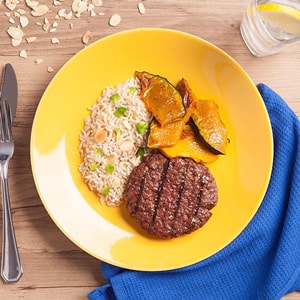Foto De Hambúrguer De Fraldinha + Arroz Integral Com Amêndoas E Brócolis + Lascas De Abóbora Congelado Foto De Hambúrguer De Fraldinha + Arroz Integral Com Amêndoas E Brócolis + Lascas De Abóbora Congelado