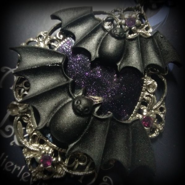 Colar Bats Cameo
