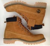 BOTA TIMBERLAND NATURAL C/ DETALHE PRETO - TB-9763