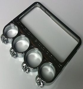 CASE SOCO INGLES CAVEIRAS CROMADAS PARA IPHONE 4 E 4S