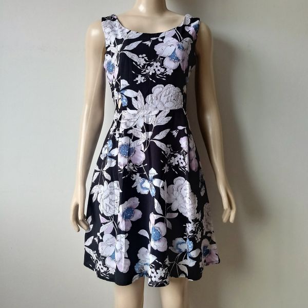 VESTIDO FLORAL COM FENDAS LATERAIS