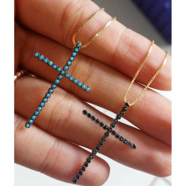 Gargantilha Cruz Cravejado em zirconias Opção de zirconias