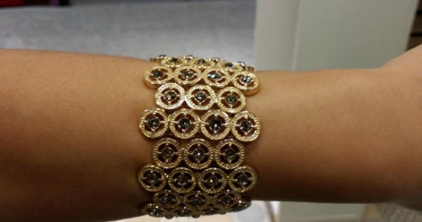 Pulseira larga em ouro e strass