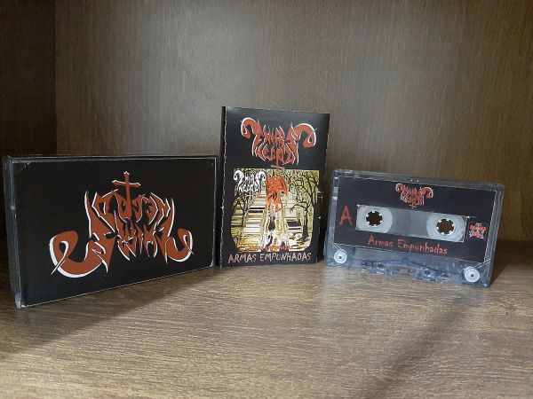 Chifre Negro  - Armas Empunhadas