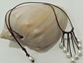 Cordão com pérolas