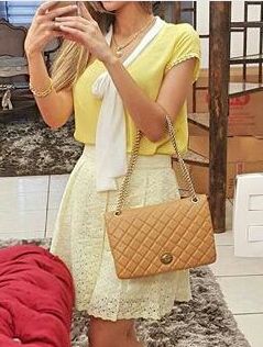 Saia em renda com pregas