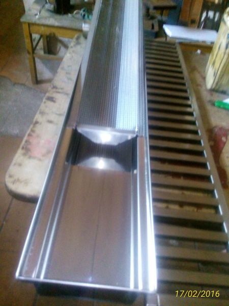 Grelha com cesto para insetos 100 x 10 x 10 mt