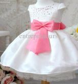 Vestido branco com pedrinhas pink no corpete