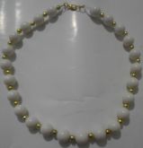 Colar perolas brancas