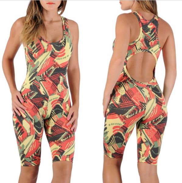 Macacão Curto em Suplex Estampado.