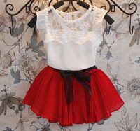 Conj de roupas de renda , colete e saia